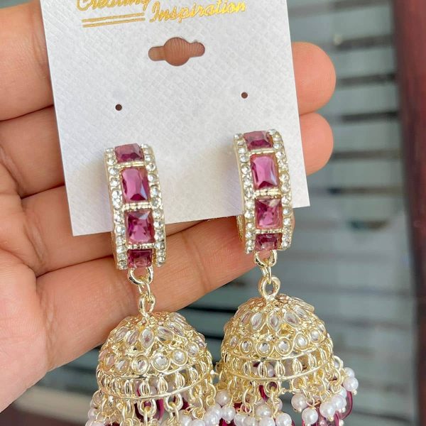 Saloni beautiful Blackberry pendant earrings whose base metal is copper and plating is gold, with artificial stones and pearls.